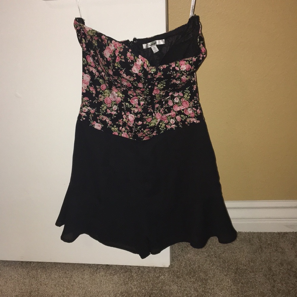 Strapless Flowery Romper